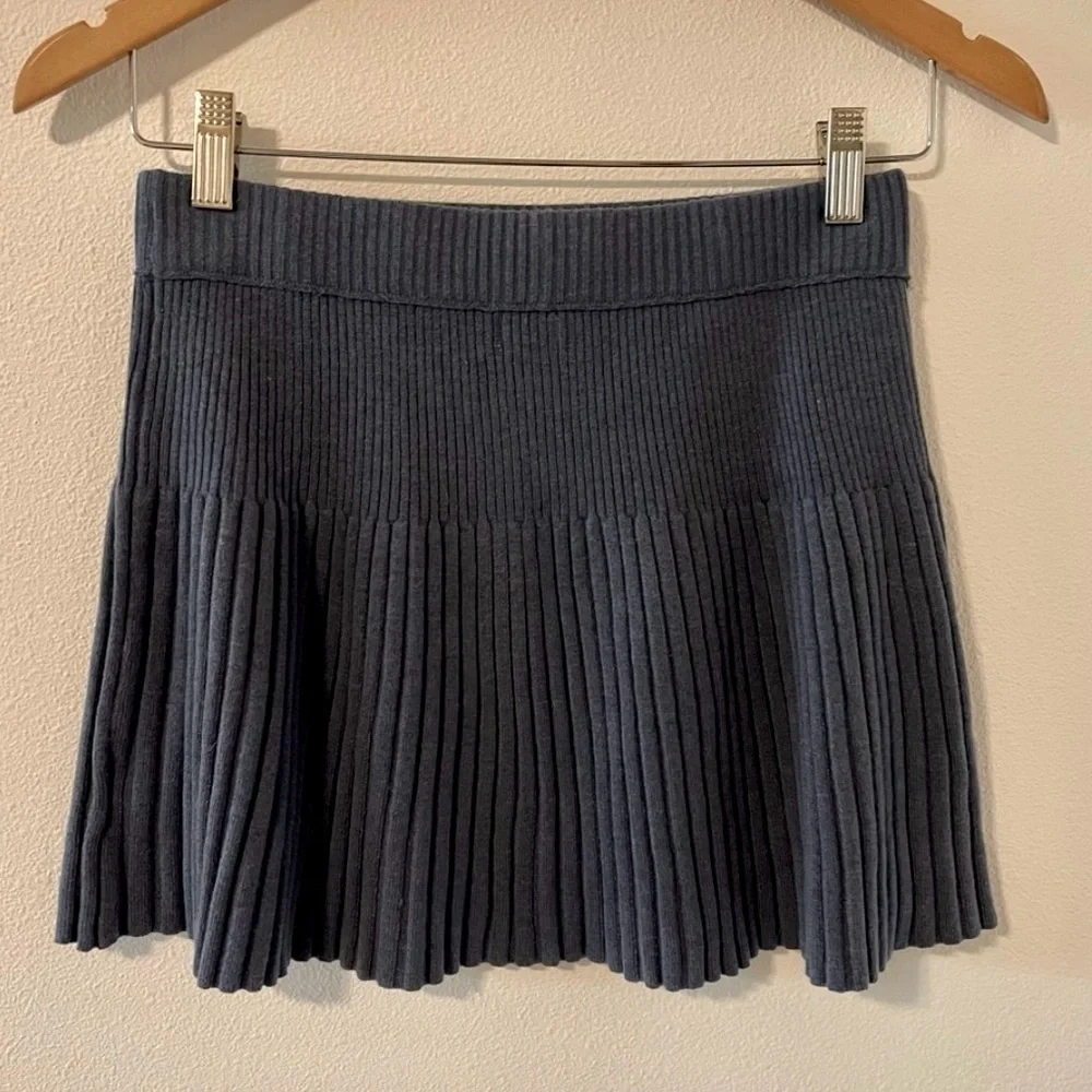 🆕 AERIE Take Charge Stretchy Ribbed Knit Olive Green Pleated Mini Skirt, Size M - Picture 11 of 14